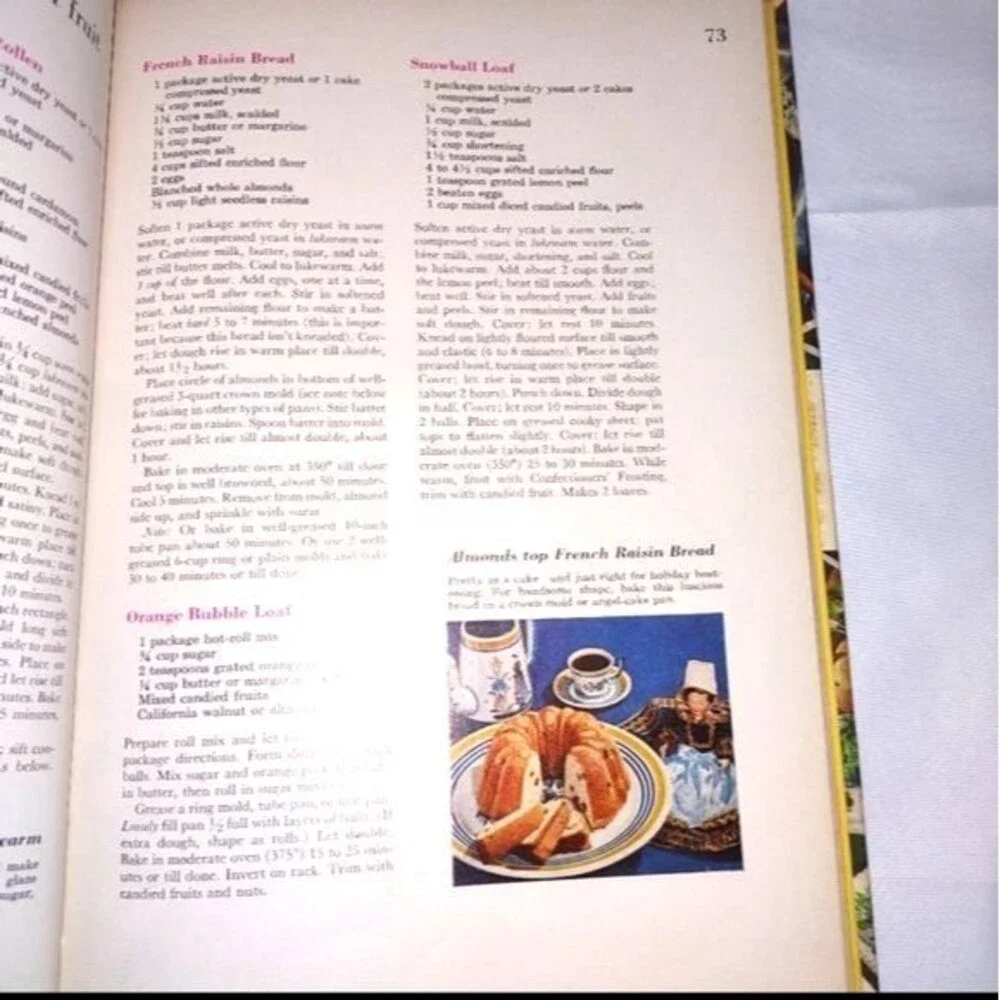Vintage Better Homes‎ & Gardens Holiday Cookbook with Annual Recipes 1999